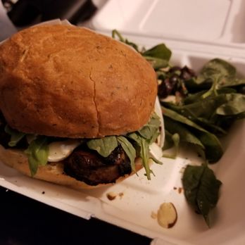 Hungry Devils - Chicken sandwich and salad - Food Trucks Near Me Hungry Devils - Chicken sandwich and salad - Food Trucks Near Me
