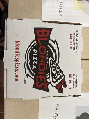 Blondie’s Pizza by null