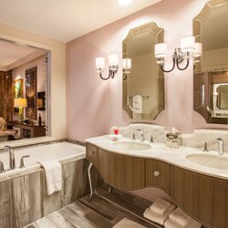 Habitat Cooking School - Soaking Tub Bathroom