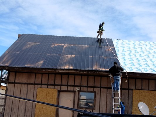 Cisneros Roofing Logo