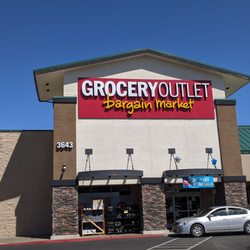 Grocery Outlet - Store front.