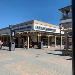 Tommy Hilfiger - Don't shop here