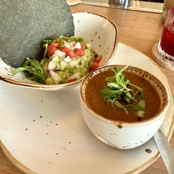 Chulita - Amazing chips and guac and salsa - Mexican Near Me - Los Angeles, California