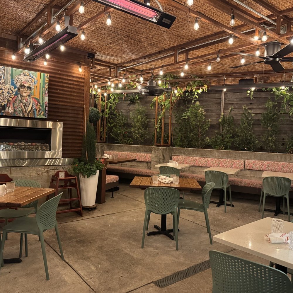Campanella - Cute outdoor patio - Italian Near Me - Sebastopol, California Campanella - Cute outdoor patio - Italian Near Me - Sebastopol, California