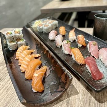 Shoshaku - Salmon Lover Sushi Deluxe - Sushi Bars Near Me - Great Neck, New York