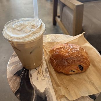 Laidrey Coffee Roasters - Latte & Chocolate croissant - Coffee Roasteries Near Me - Tarzana, California Laidrey Coffee Roasters - Latte & Chocolate croissant - Coffee Roasteries Near Me - Tarzana, California
