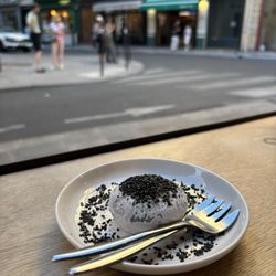 Kunitoraya - Bistro Udon - Sesame mochi