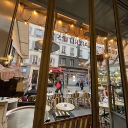 Le Petit Cler - Window