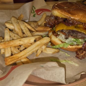 Chili's - Ultimate Bacon Burger con papas - Bars Near Me - San Juan, Puerto Rico Chili's - Ultimate Bacon Burger con papas - Bars Near Me - San Juan, Puerto Rico