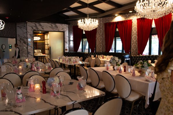 Steven Lelli's Inn On the Green by null