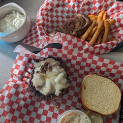 Kratzy's Bar and Grill