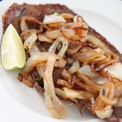 Domiriqueños - Bistec encebollado
