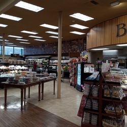 Highland Park Market - April 2024