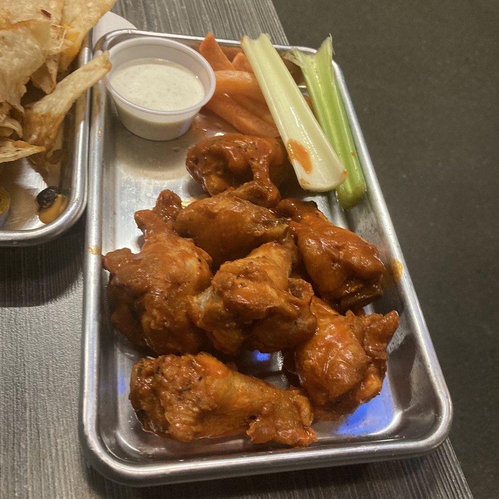 Drive Shack - Buffalo chicken wings - Golf Near Me - Raleigh, North Carolina