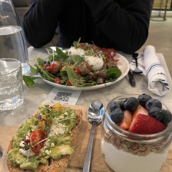Bluestone Lane DUMBO Café - Brekkie Board, BL Big Brekkie - Coffee & Tea Near Me - Brooklyn, New York