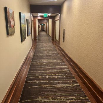 The Allison Inn and Spa - Hallway - Hotels Near Me - Newberg, Oregon