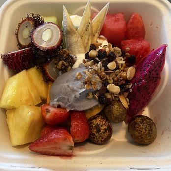 Castro’s - Papaya bowl - Latin American Near Me - Honolulu, Hawaii