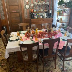 Gallets House Bed & Breakfast - Dino room set for breakfast.