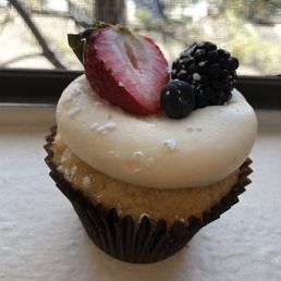 Berry cupcake