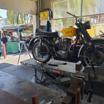 Cafe Scooteria - Some seats inside with motorcycle and scooter view - Coffee & Tea Near Me - Sonoma, California Cafe Scooteria - Some seats inside with motorcycle and scooter view - Coffee & Tea Near Me - Sonoma, California