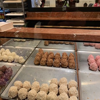 Aux Merveilleux de Fred - Bakeries Near Me - London, XGL Aux Merveilleux de Fred - Bakeries Near Me - London, XGL