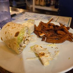 Sam the Clam's Pub & Grub - Chicken wrap