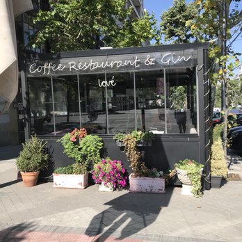 El Bistro del Retiro - Sign on the outside seating area is different than the name of the restaurant. Don't be confused. - Italian Near Me - Madrid, M