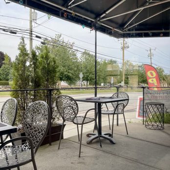 Zina's Cucina - Out door dining, roadside - Italian Near Me - Marlborough, Connecticut