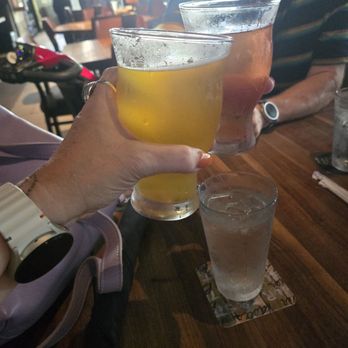 Yard House - Mango and Guava ciders - New American Near Me - Honolulu, Hawaii