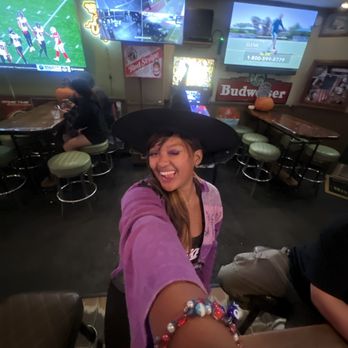 Bob's Club - Sports Bars Near Me - Elk Grove, California