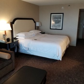 Sheraton Fallsview Hotel - Hotel room on the 20th floor (facing Niagara Falls and w a fireplace) - Hotels Near Me - Niagara Falls, Ontario Sheraton Fallsview Hotel - Hotel room on the 20th floor (facing Niagara Falls and w a fireplace) - Hotels Near Me - Niagara Falls, Ontario