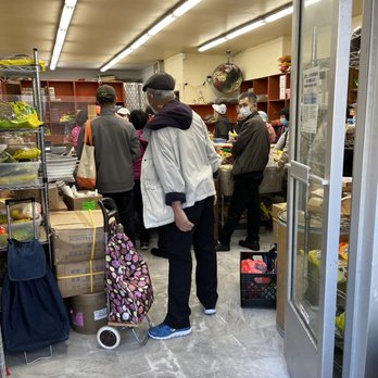 Hai Win - people shopping in a grocery store - Herbs & Spices Near Me - San Francisco, California Hai Win - people shopping in a grocery store - Herbs & Spices Near Me - San Francisco, California