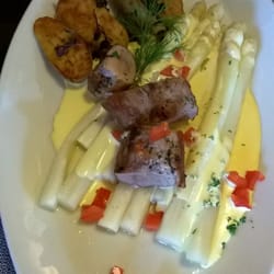 Grenzhaus - Schweinefilet mit Spargel und Sauce Hollandaise