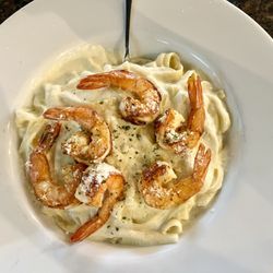 Il Forno Italian Restaurant - Fettuccine Alfredo with shrimp