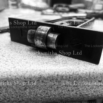 The Locksmiths Shop Ltd - Gibbons Horizontal Sash lock keys made - Keys & Locksmiths Near Me - Cheam, XGL The Locksmiths Shop Ltd - Gibbons Horizontal Sash lock keys made - Keys & Locksmiths Near Me - Cheam, XGL