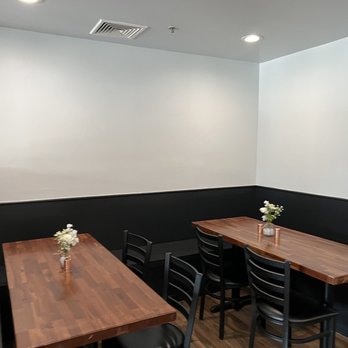 Flat Top Grill - tables and chairs in a restaurant - Seafood Near Me - Pooler, Georgia