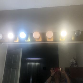 Baymont by Wyndham Tullahoma - Burnt out and miss matched Lightbulbs - Hotels Near Me - Tullahoma, Tennessee