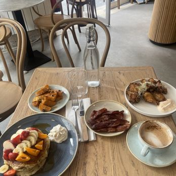Sunday in Soho - Pancakes, bacon , wings and chai latte - Cafes Near Me - Paris, 75 Sunday in Soho - Pancakes, bacon , wings and chai latte - Cafes Near Me - Paris, 75