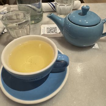 Bluestone Lane DUMBO Café - Chamomile tea - Coffee & Tea Near Me - Brooklyn, New York
