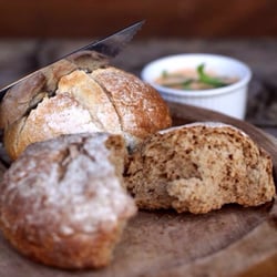 Restaurant Hudson - Fresh breads and dips