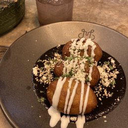 Molotes