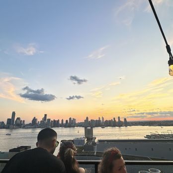 Azul Rooftop - Lounges Near Me - New York, New York