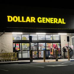 Dollar General - Front of the store at night