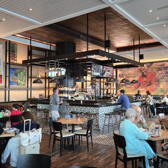 Leah's Kitchen - Dining room - Cajun/Creole Near Me - Kenner, Louisiana