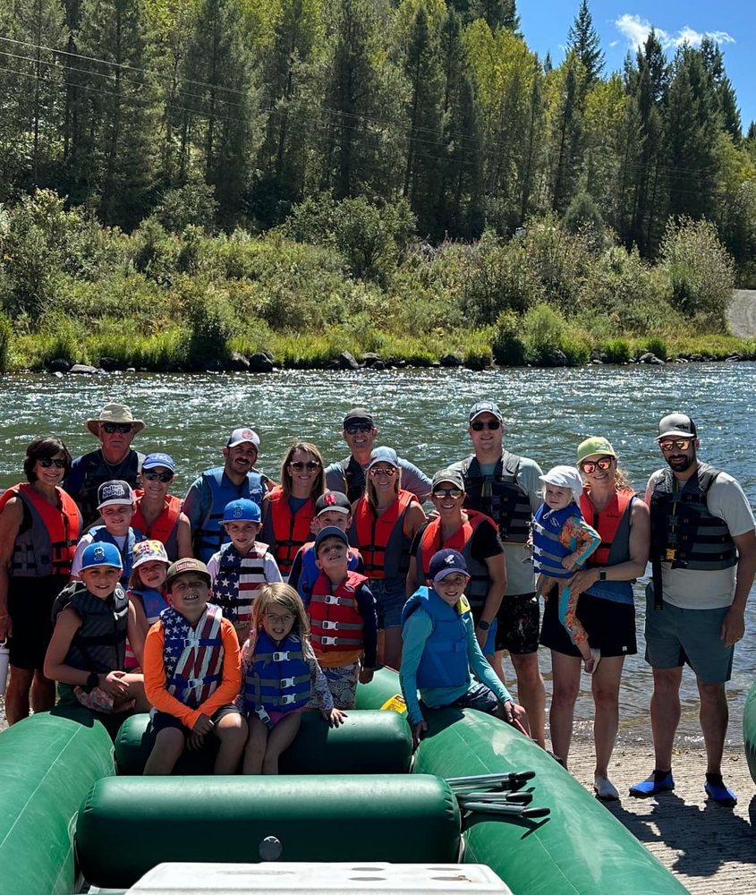 Rapid River Rentals Logo