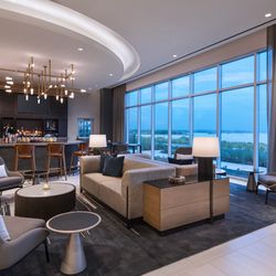 Hyatt Regency Baytown - Houston - Bayland Lounge overlooking at the bay area.