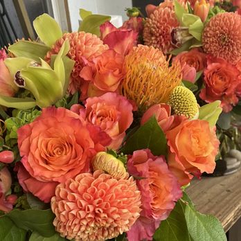 Botanica Floral - One of six stunning centerpieces Kari made for our large dinner - Florists Near Me - Corona del Mar, California Botanica Floral - One of six stunning centerpieces Kari made for our large dinner - Florists Near Me - Corona del Mar, California