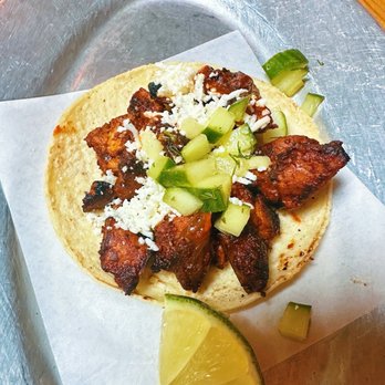 Pilsen Yards - Chicken taco - Tacos Near Me - Chicago, Illinois
