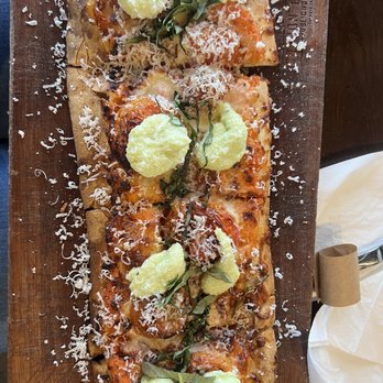 Common Theory - Margherita Flatbread - Gastropubs Near Me - San Diego, California Common Theory - Margherita Flatbread - Gastropubs Near Me - San Diego, California