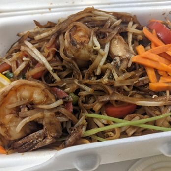 Grain of Rice - Shrimp Pad Thai - Vietnamese Near Me - Edmonton, Alberta